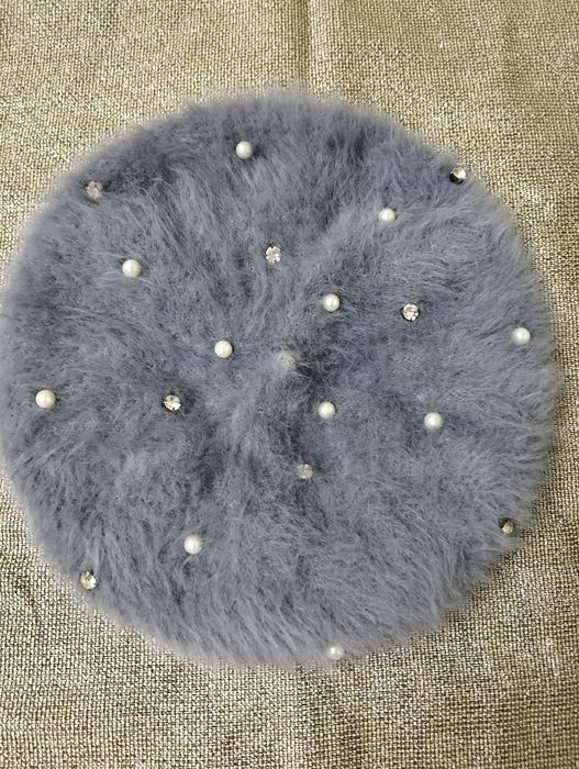 Шикарний берет з камінчиками та перлами