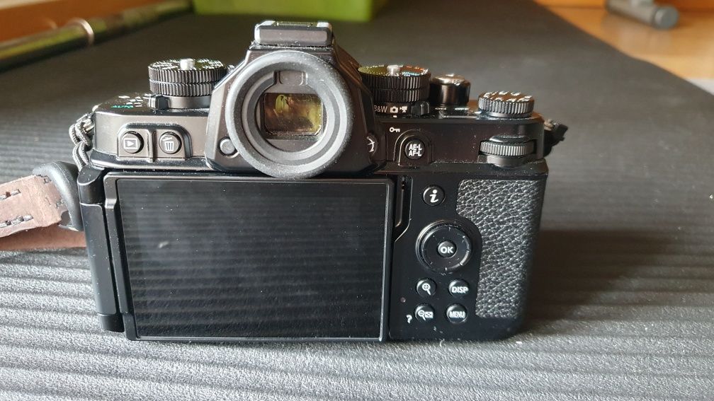 Nikon Zf como nova