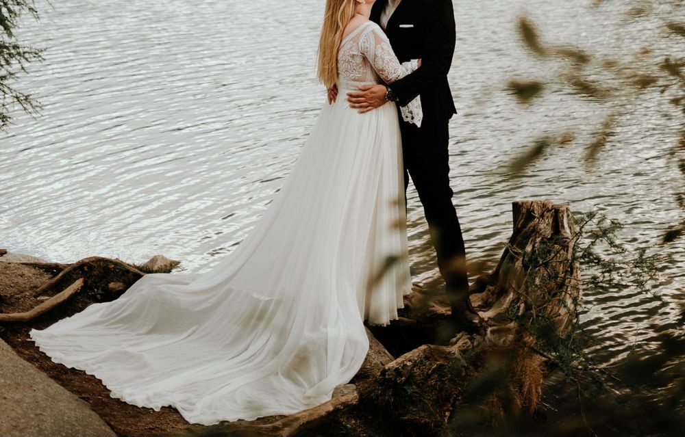 Suknia ślubna boho rustykalna z pięknym rękawem