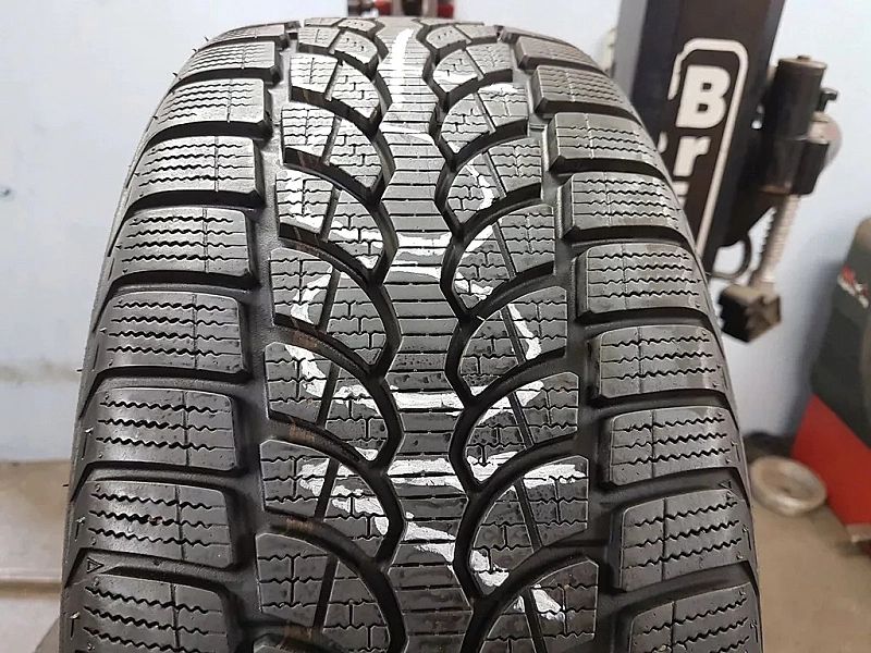 Bridgestone Blizzak Lm32/205/50/17/7,8mm(1007)