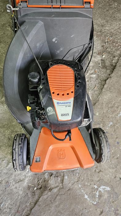 Газонокосилка Husqvarna ls48v 650 самохідна 

LC 48V