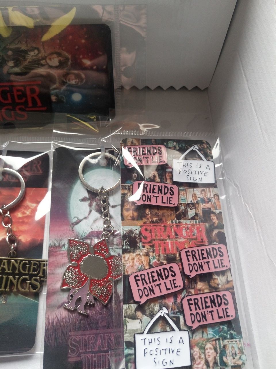 Porta Chaves + PIN OFERTA Stranger Things Eleven Remendo Emblema Patch