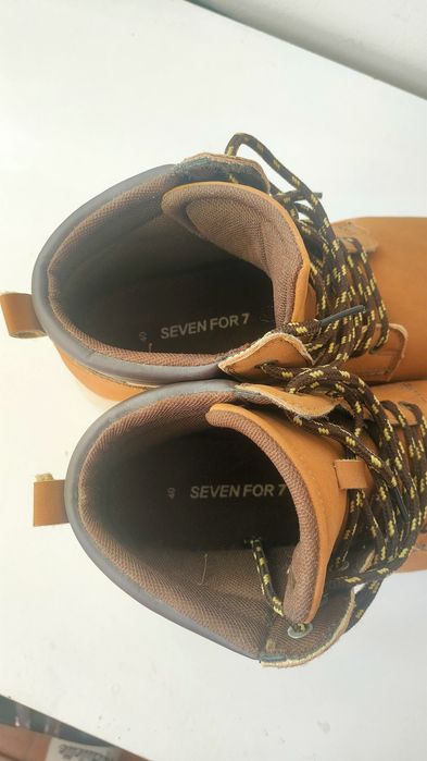 Vendo Botas da Seven for 7