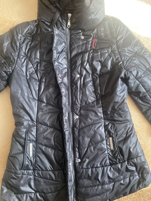 Куртка тепла, коротка