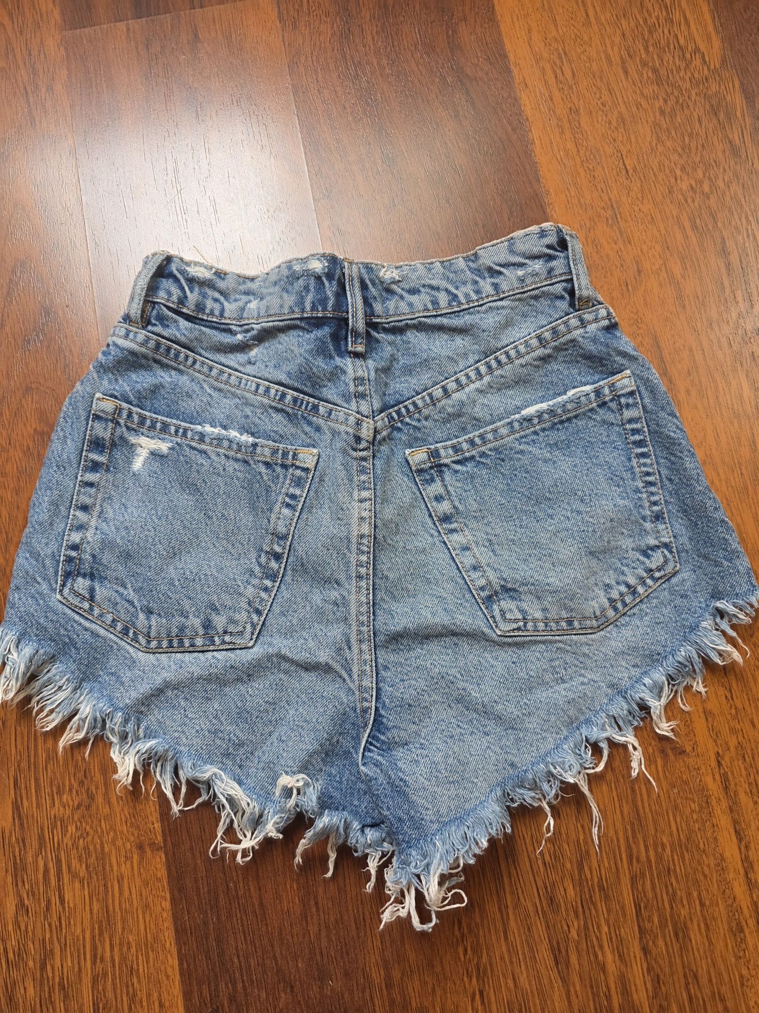 Женские джинсовые шорты zara 34