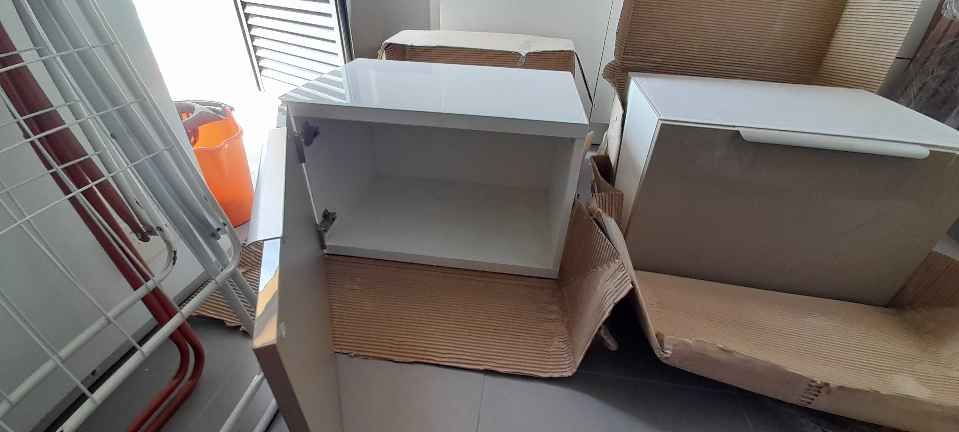 2 Módulos da gama Besta do Ikea