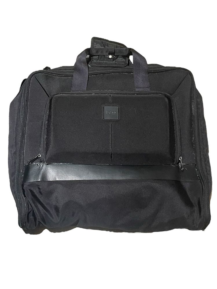 Mala porta fatos Hugo Boss preto alça amovível