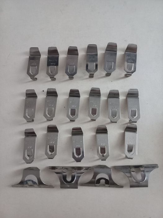 Зажимы для рамок 18  шт  .