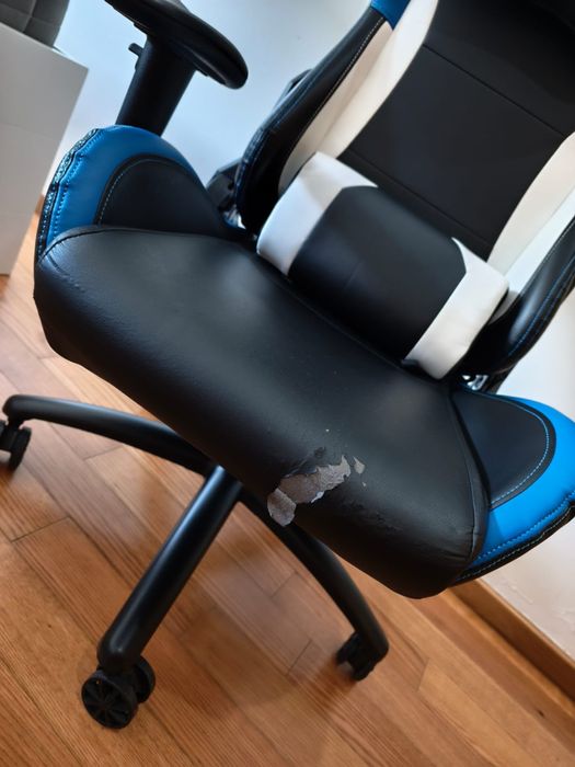 Cadeira Alpha Gamer Azul e Preta, Couro, usada
