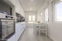 Apartamento T3 em Queijas com Vista deslumbrante e Boa Exposição Solar
