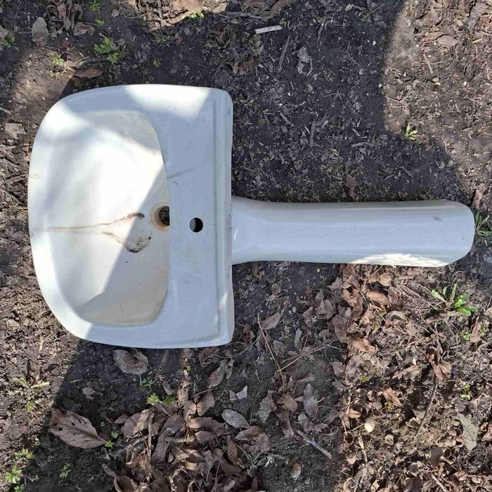 Умивальник з ніжкою, б/в