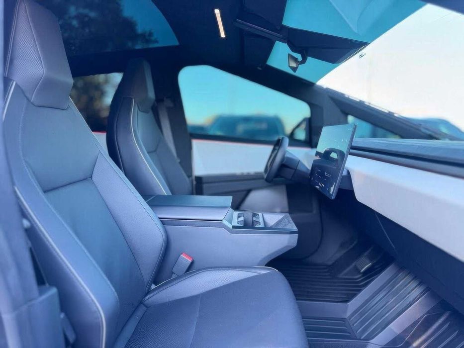 Tesla Cybertruck Cyberbeast Crew Cab      2024