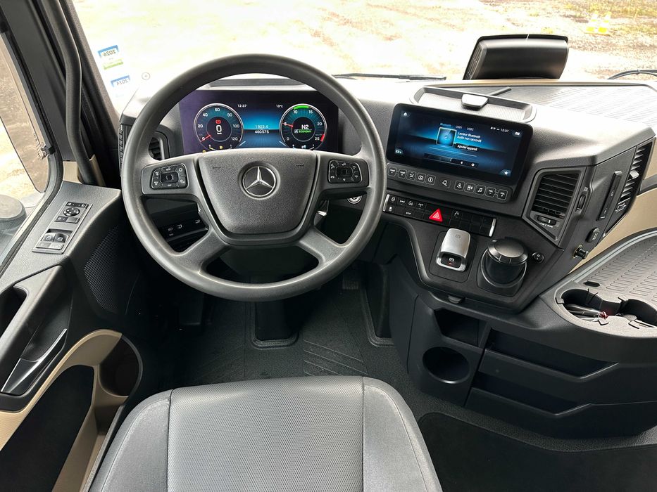 Ciągnik siodłowy Mercedes-Benz Actros 1853 4x4