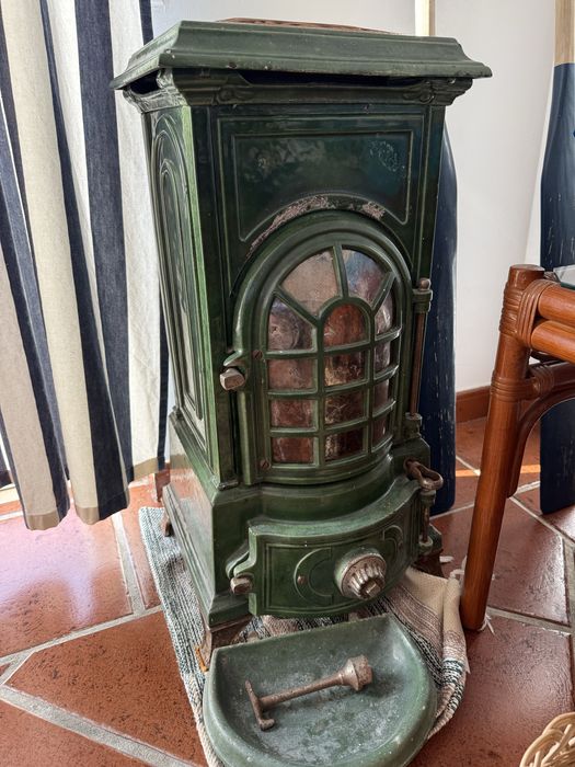 Salamandra antiga em ferro fundido