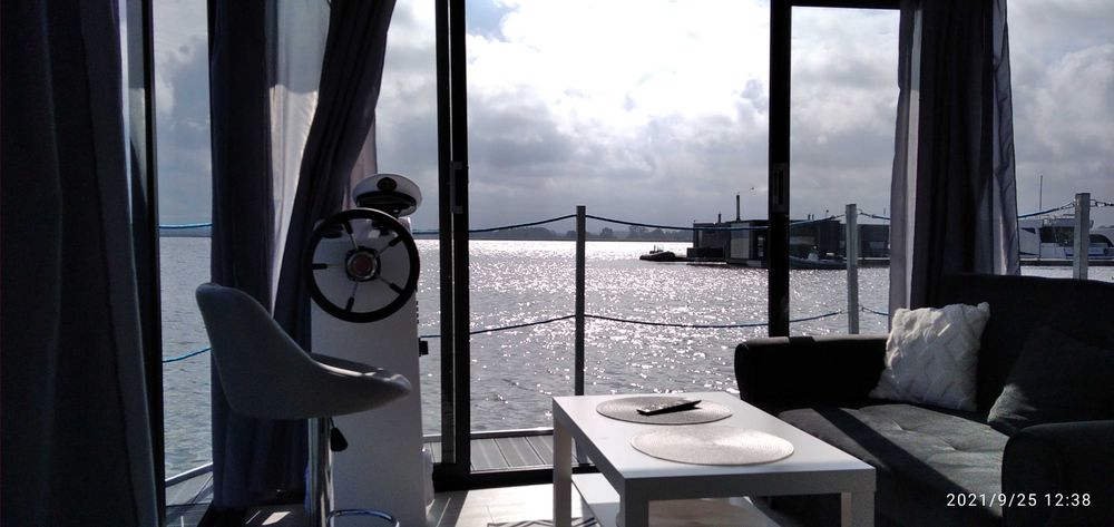 Luksusowy Domek na wodzie Lagobau Elite – 9m Hauseboat (do odl.  VAT)