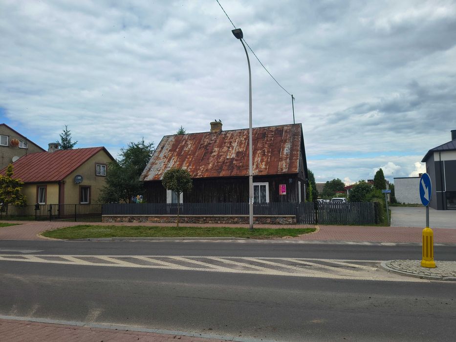 Stary dom drewniany do rozbiórki