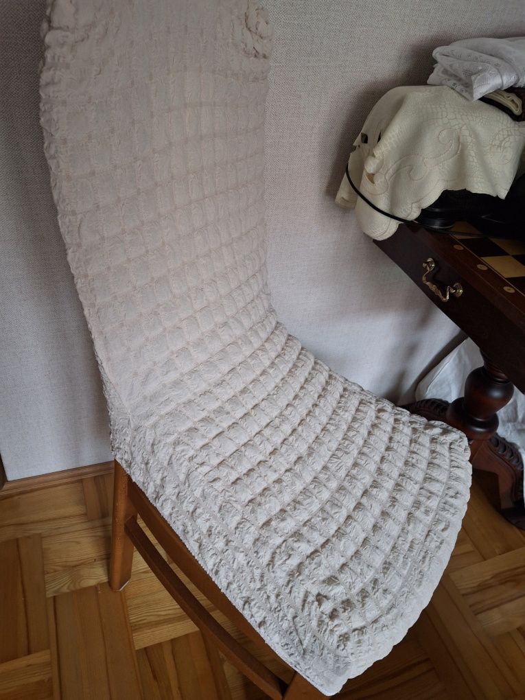 6 szt.  pokrowce na krzesła beżowe.