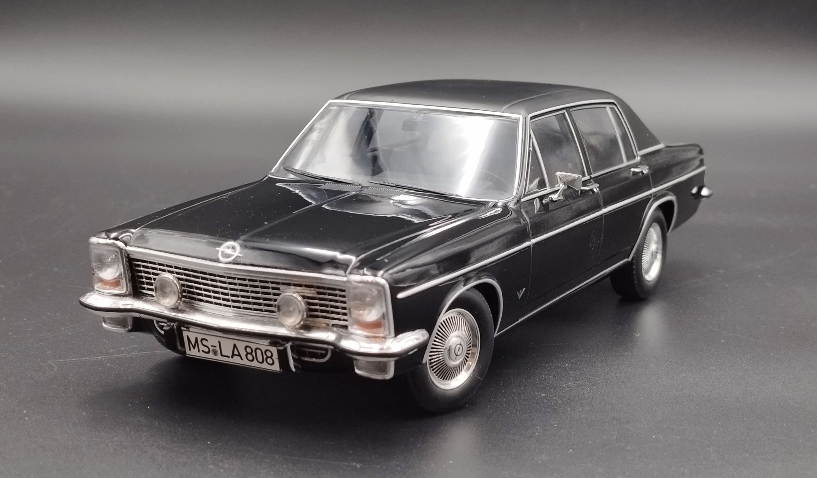 1:18 Norev 1969 Opel Diplomat V8 model nowy