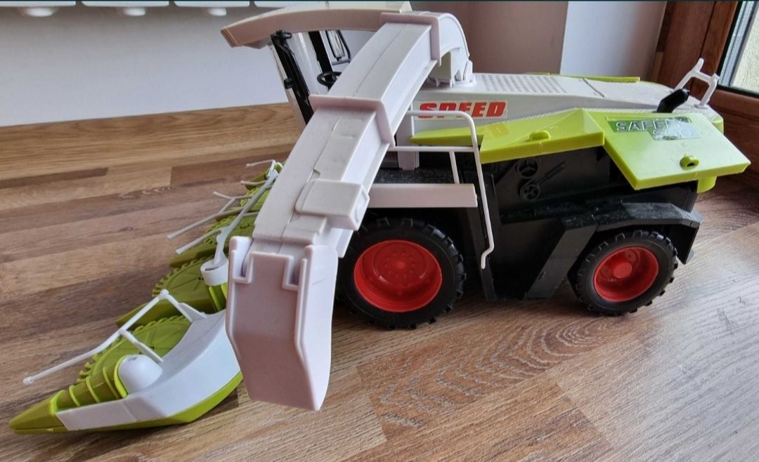 Duży kombajn do kukurydzy traktor farma rolniczy pojazd