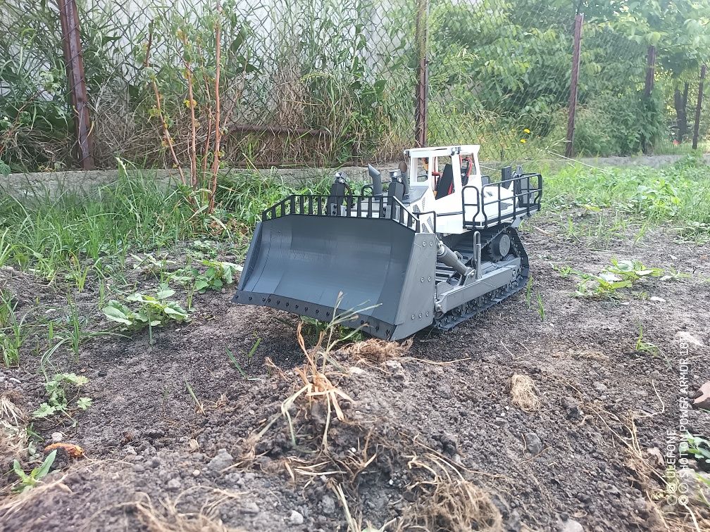 Model RC 1:14 liebherr 776 buldożer