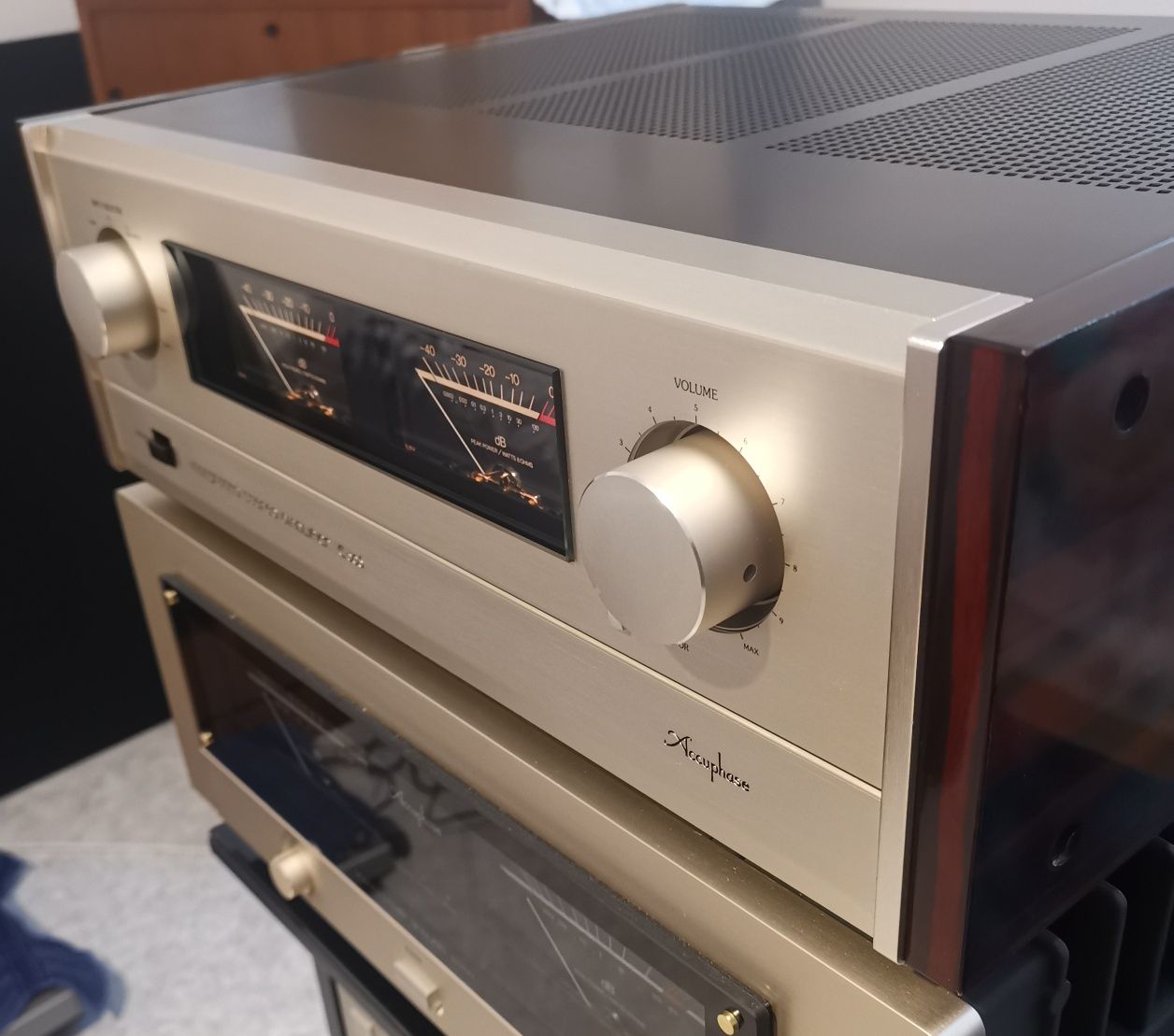 Accuphase E 305 wzmacniacz