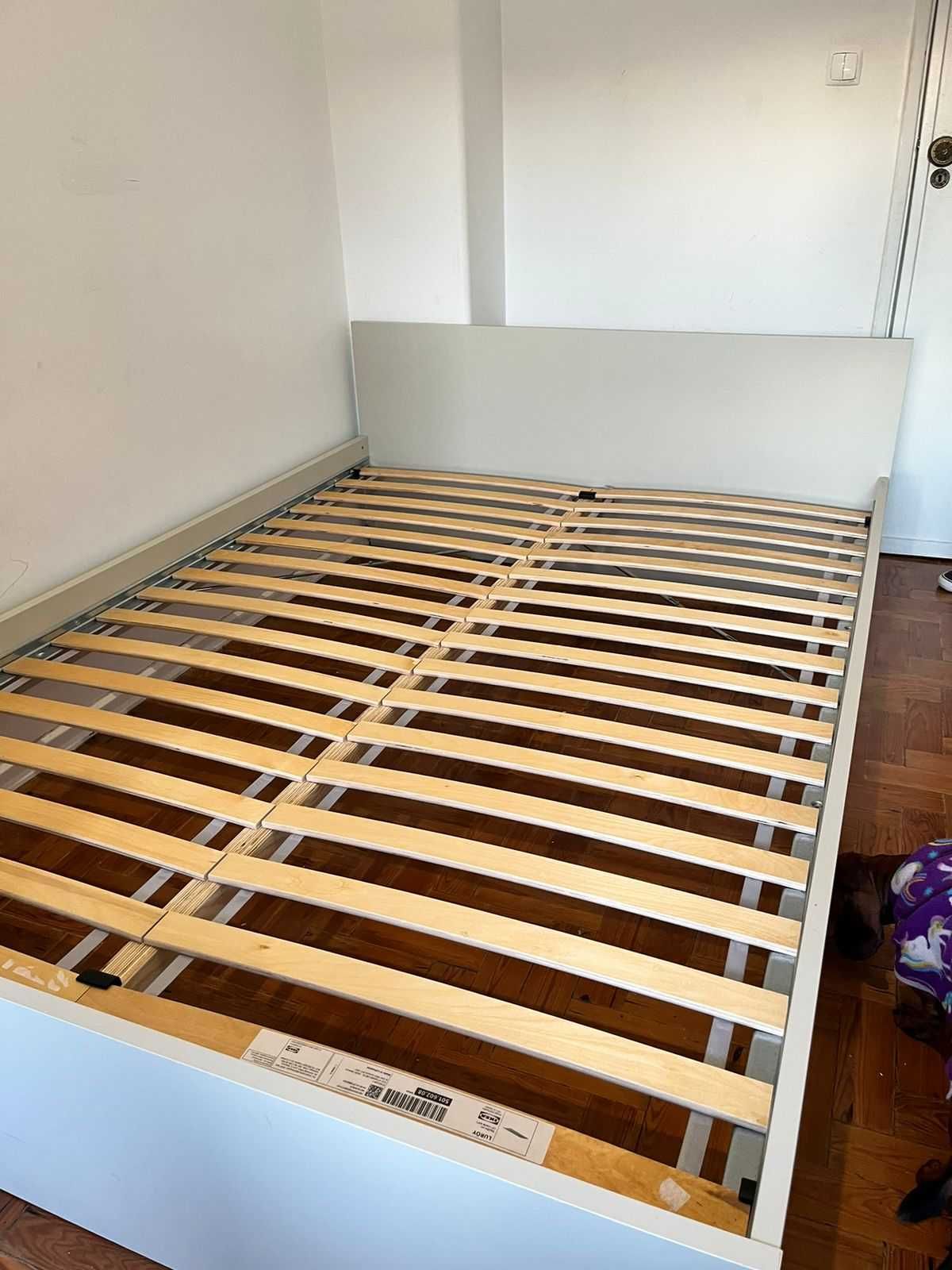 Cama casal com colchão de molas extra firme