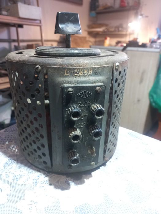 Латр (регулятор напруги) Л-298 виготовлений у СРСР, 1971 год, робочий