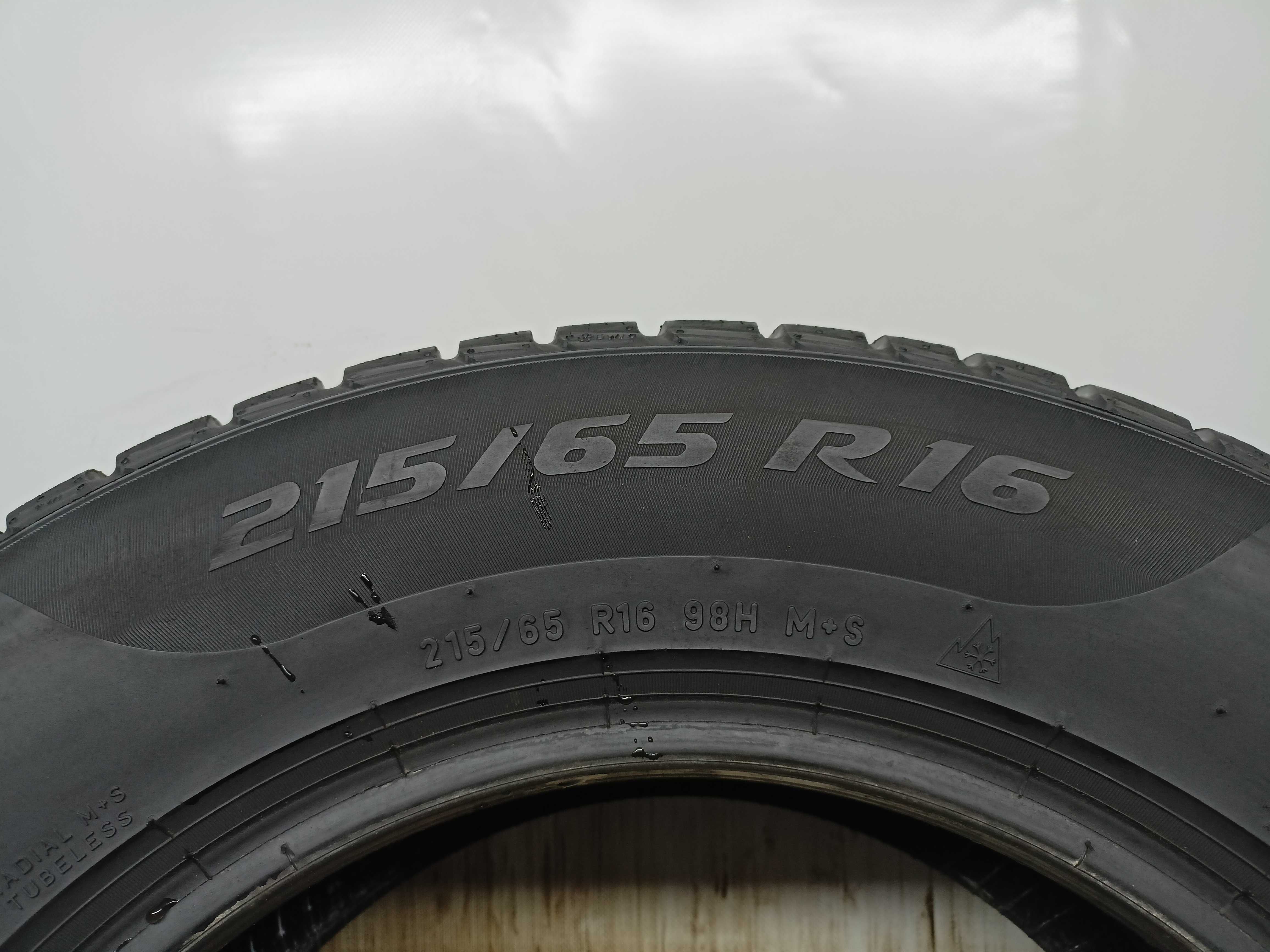 Pirelli SottoZero 3 215/65/16 2017rok 98H 7,8mm (3579)