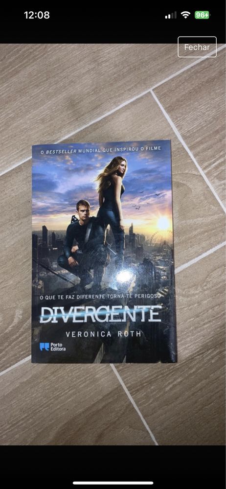 Livros - Divergente e Richard Castle