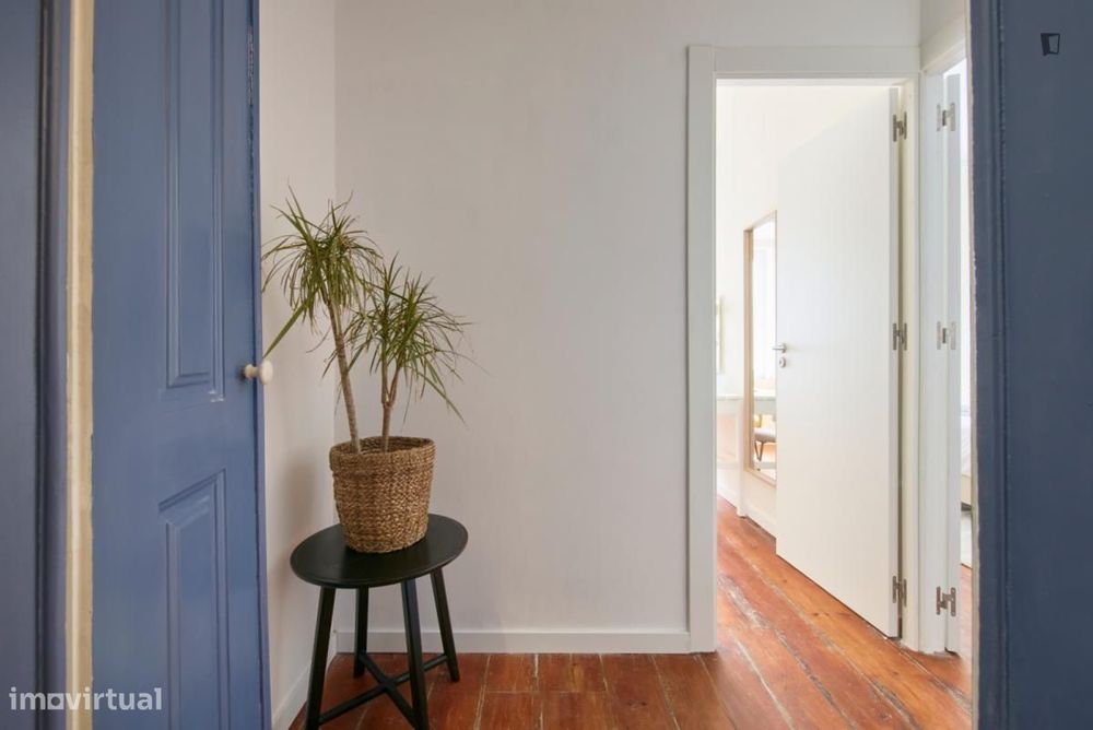 Quarto - localizado em Santos Lisbon