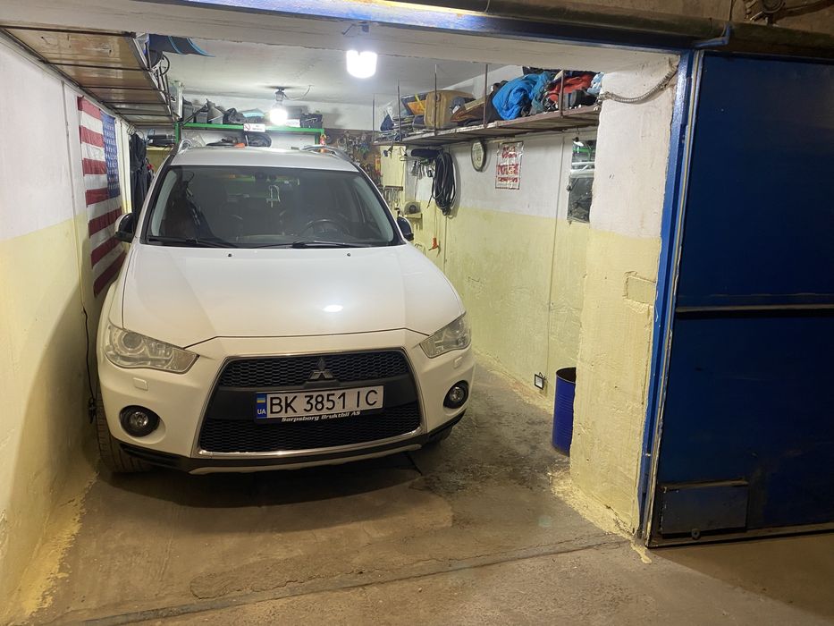 OUTIANDER XL 2010 2.2 автомат