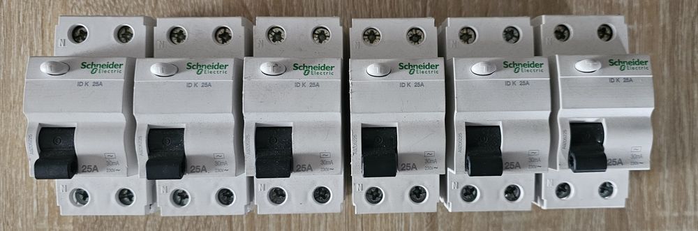 Wyłącznik różnicowoprądowy Schneider IDK 25A  6sztuk