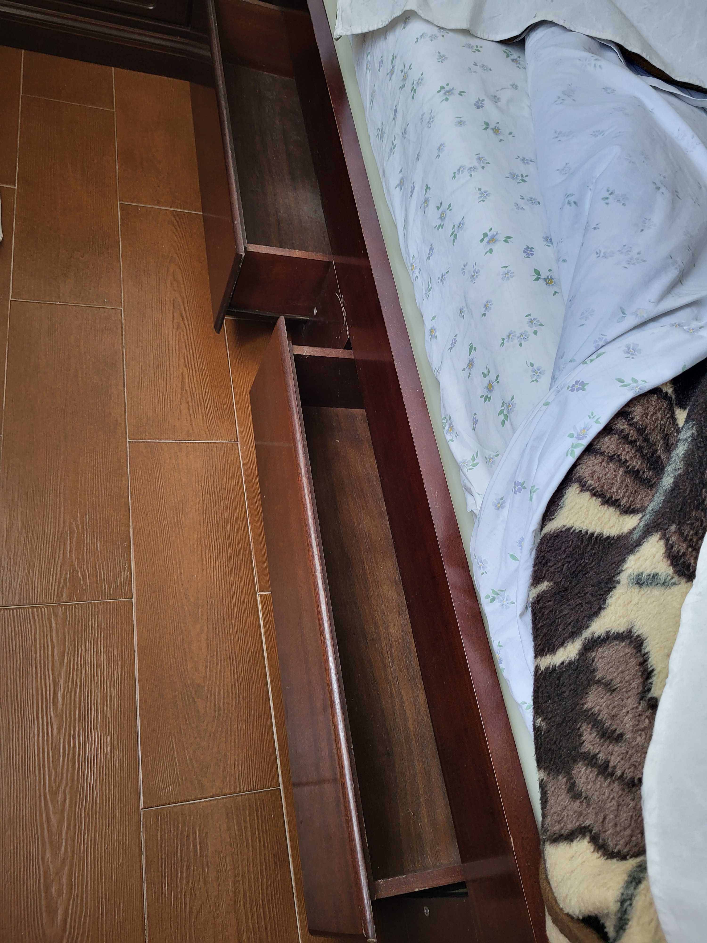 Mobília de quarto de  casal em mogno.