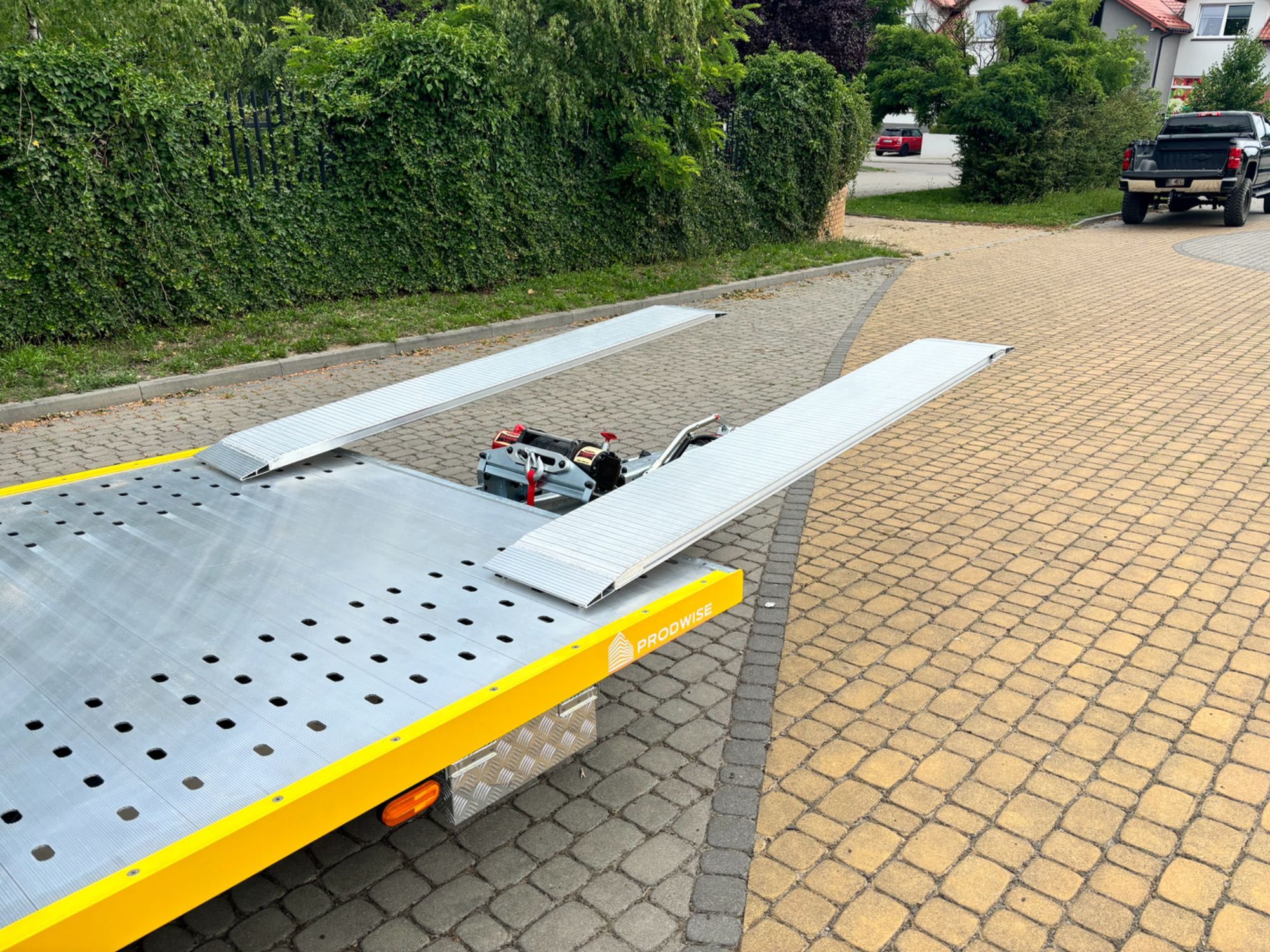 Laweta (na 2 auta) 8,5m x 2,2m DMC: 3500kg 3 osiowa (różne wymiary)