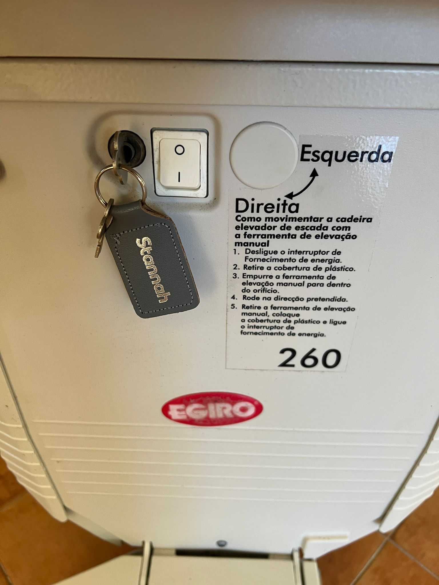 Cadeira de apoio elevatoria do R/C para o 1º andar