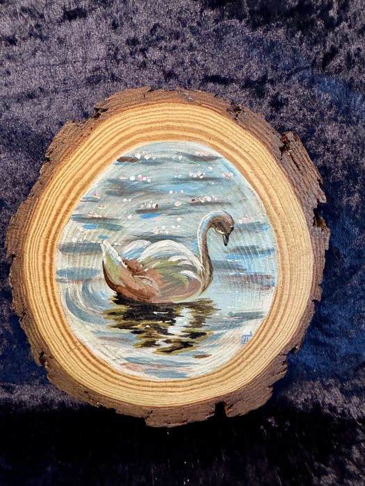 Cisne Sonhador na Água – Arte em Madeira Pintada à Mão