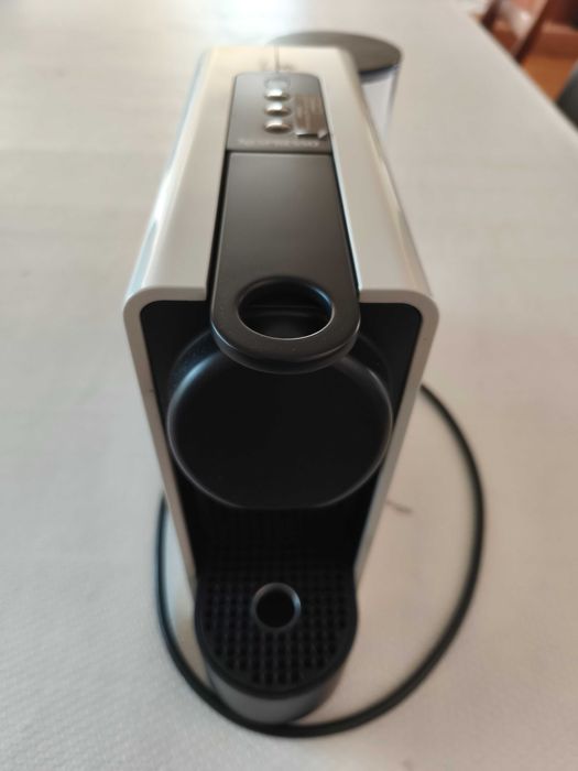Maquina Nespresso Essenza Plus Branca