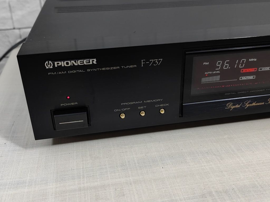 Pioneer F-737 Wysokiej klasy tuner radiowy FM stereo