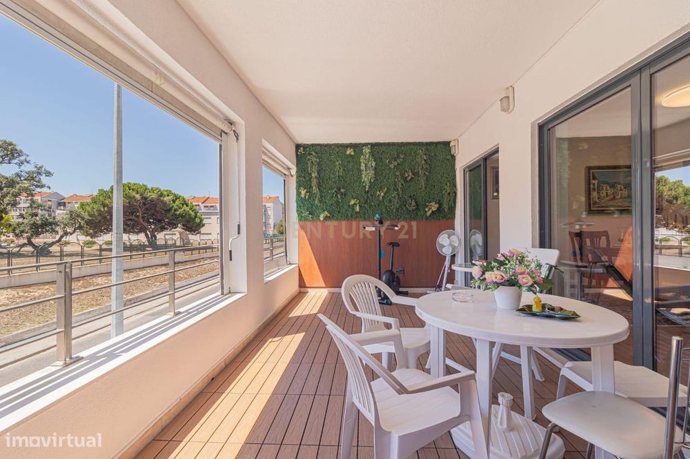 Espaçoso apartamento T3  no Casal Do Marco com Terraço