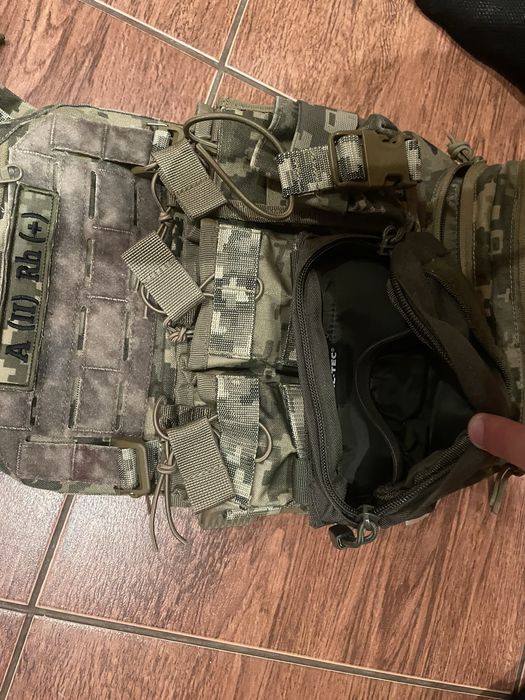 Комплект Ukrarmor Плитоноска + додаткові підсумки