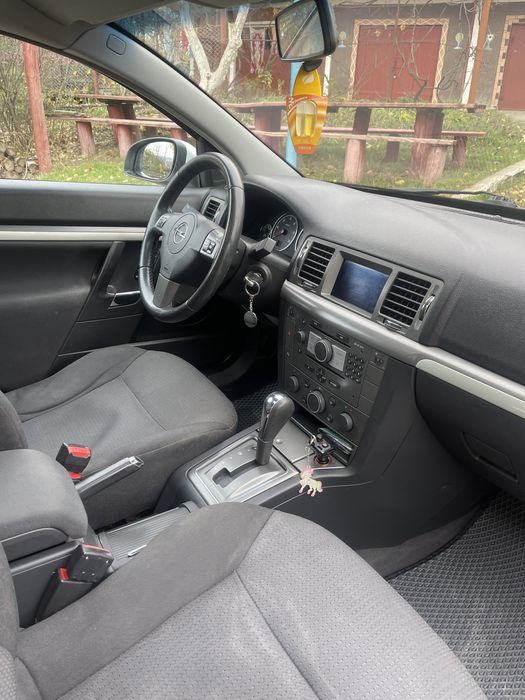 Автомобіль.