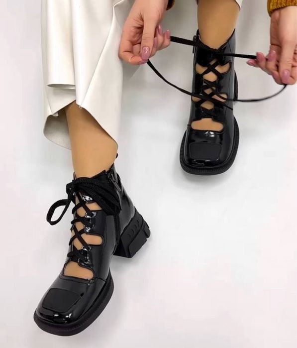 Стильні черевики на шнурівці. Натуральна лакова шкіра.