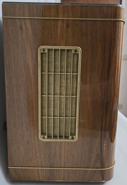 Rádio antigo reparado Grundig