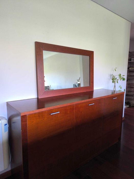 Móvel Aparador + espelho elegante e muito bom estado