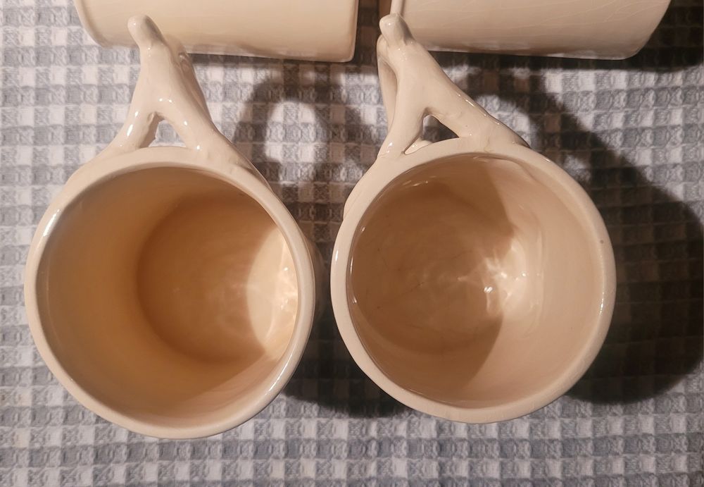 Zestaw ceramicznych kubków kura