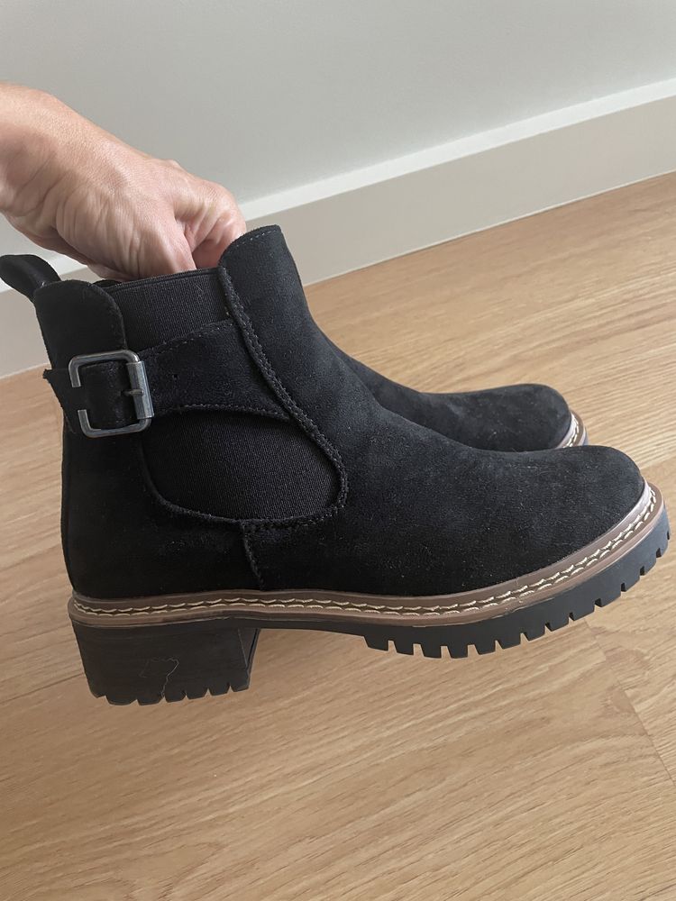 Botins muito confortáveis, servem a tamanho 36