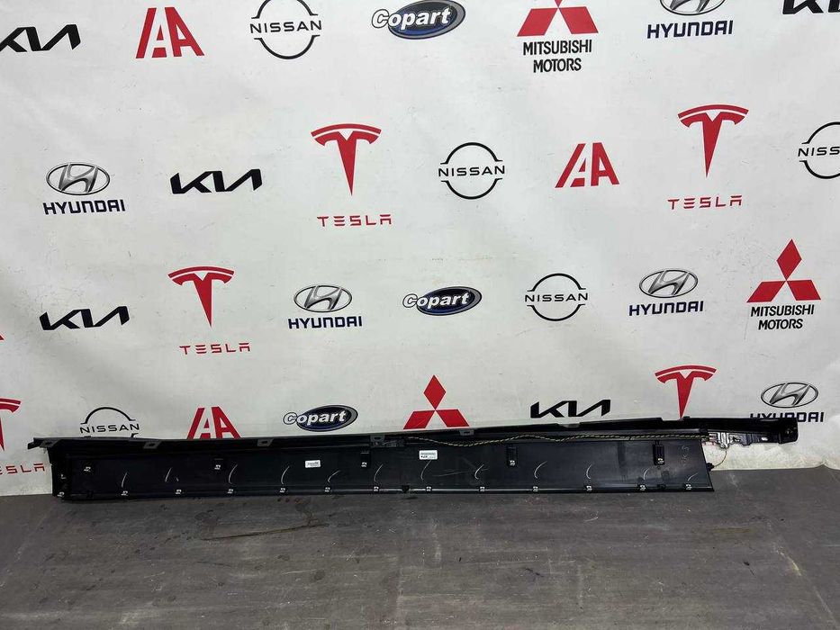 Накладка порогу права з підсвіткою нова оригінал  Ford Mustang Mach-E