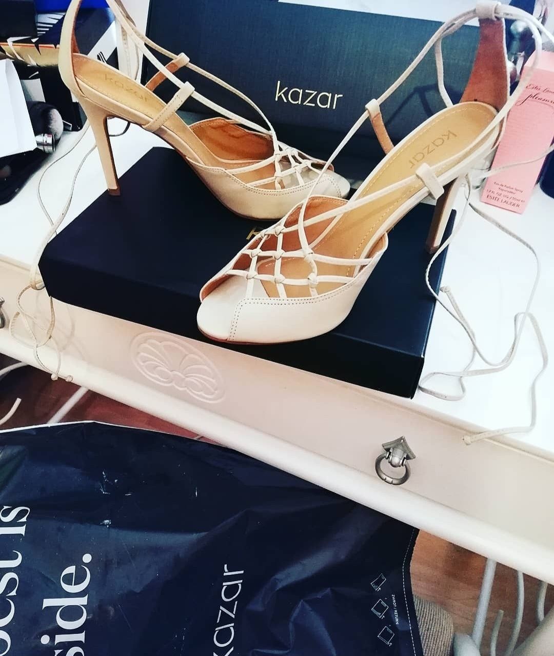Szpiki buciki kazar eleganckie jasny beż