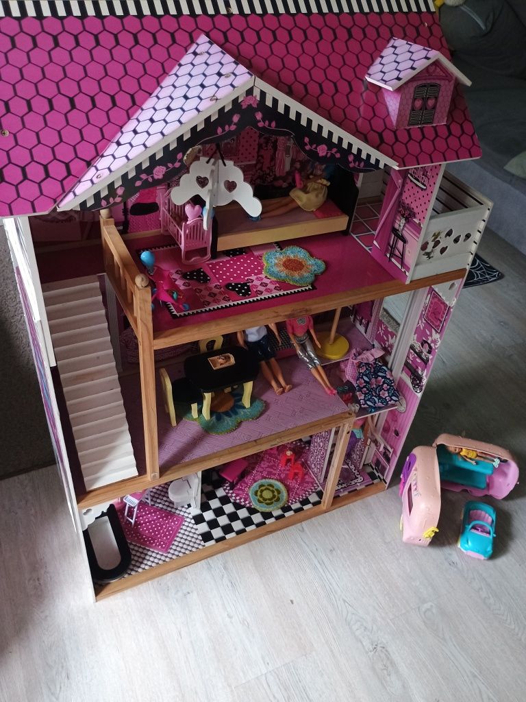 Duży domek dla lalek
