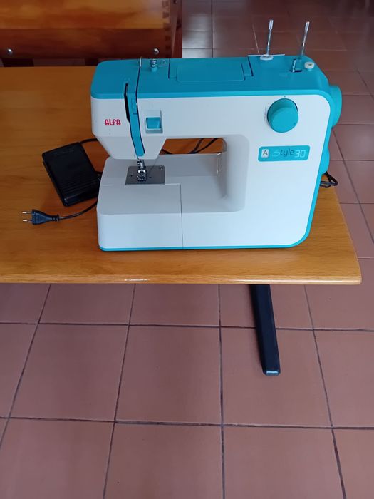 Máquina de costura Alfa